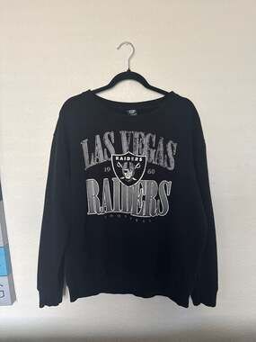NFL Team Apparel Las Vegas Raiders Football 1960 Graphic Pullover Sweatshirt XL